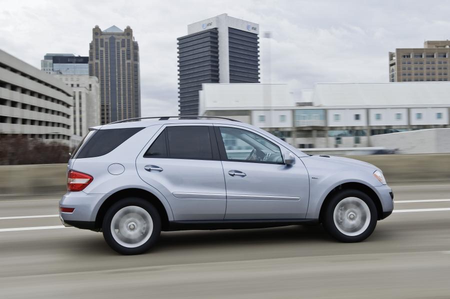  Mercedes-Benz ML450 Hybrid 2009 года  (фото 28 из 49)